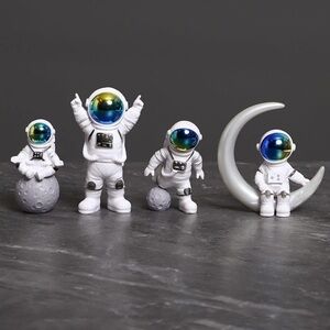Astronaut Figurines (cake toppers)